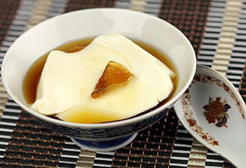 Silken Tofu in Ginger Syrup ( เต้าฮวยน้ำขิง )